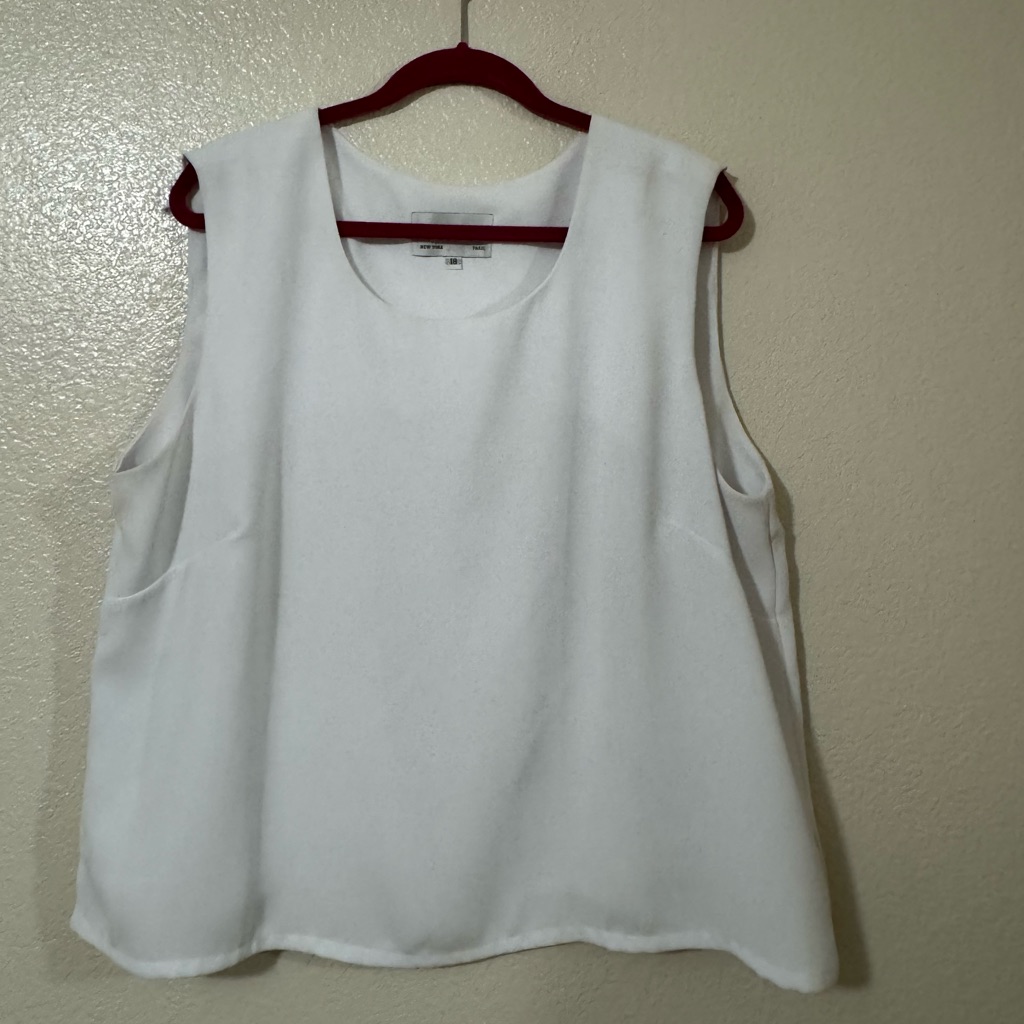 Chic White Sleeveless Tank Top